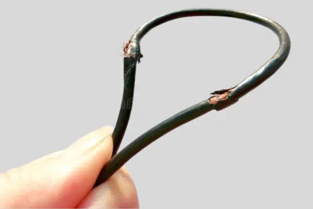 flawed cable connections of the samsung monitor